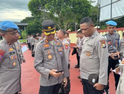 Cegah Judi Online di Lingkup Polres Halsel, Kapolres Halsel Turun Langsung Laksanakan Pemeriksaan Handphone Personel